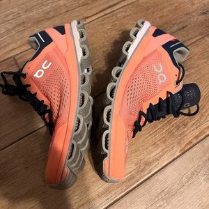 On cloud womens running shoes